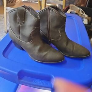 UNLISTED By Kenneth Cole Gray Western Style Ankle Booties Womens 7